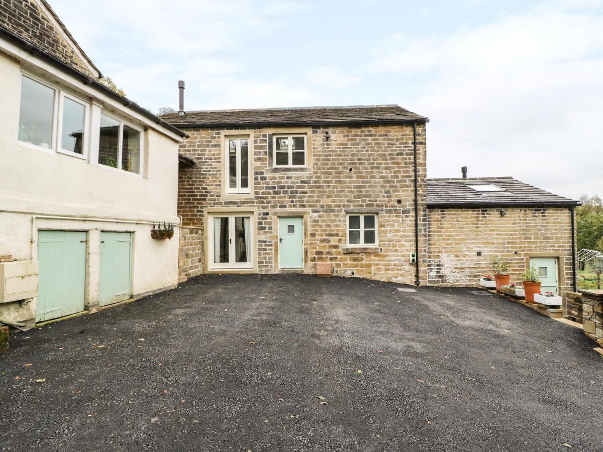 Morgan'S Barn Villa Huddersfield Exterior photo